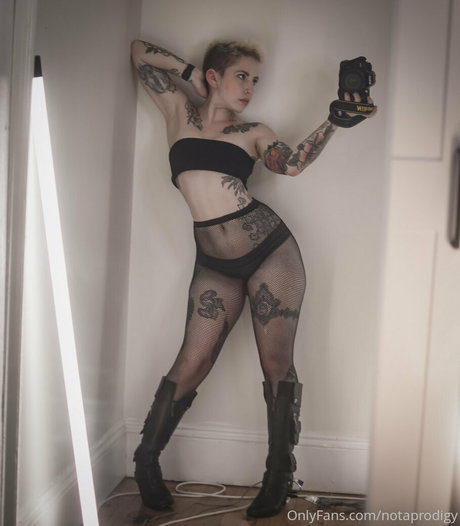 エモオンリーファン ホットセクシー 写真