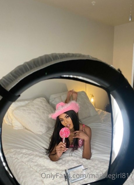 大きなお尻のアジア人OnlyFans アート裸 写真