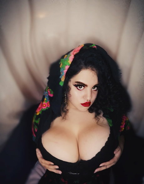 大きな黒い猫OnlyFans 無料 画像