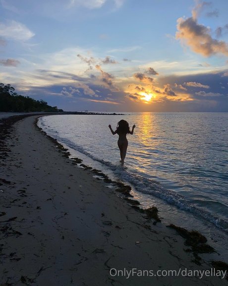 小柄で痩せたOnlyFans HD 画像