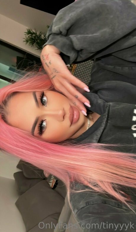 若いティーンのOnlyFans エロチック 写真