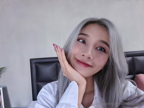 Iris adamsone ポルノスター トップ 写真