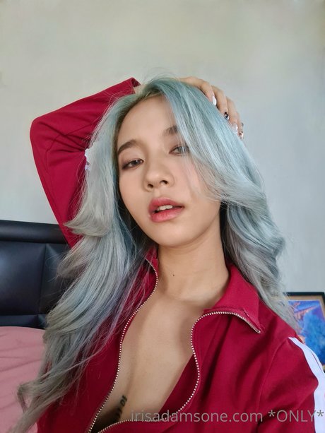 Iris adamsone セクシーモデル 写真