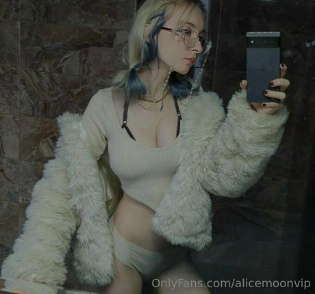 チンコを持つ女たち OnlyFans ホット 写真