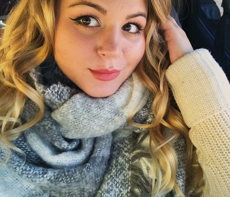 Holly Garner ポルノスター アダルト アーカイブ