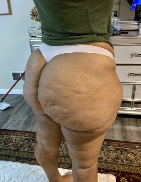 小柄なBBC OnlyFans ホットセックス 写真