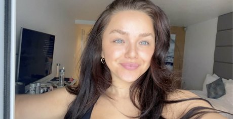 Oana Gregory ポルノスター ホット 写真