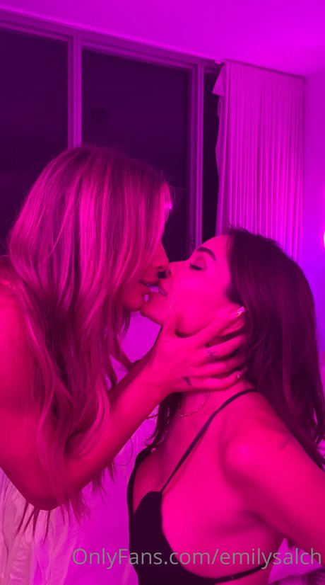 Emily Salch 完璧なスター 写真