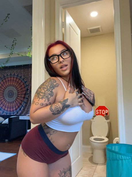 痩せた金髪の熟女OnlyFans ポルノ 画像