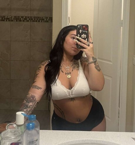 ティットファックオンリーファンズ ヌード 画像