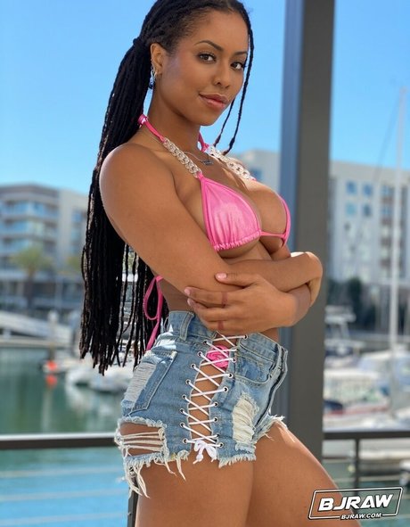 Kira Noir ポルノスター セクシー 画像