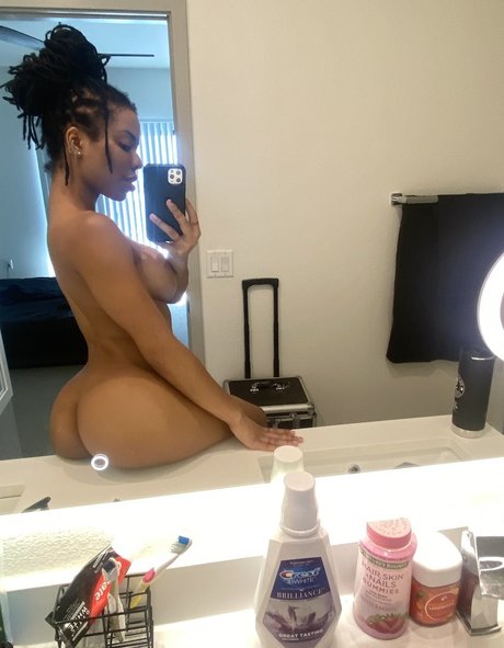 痩せた金髪の熟女OnlyFans セクシー裸 ギャラリー