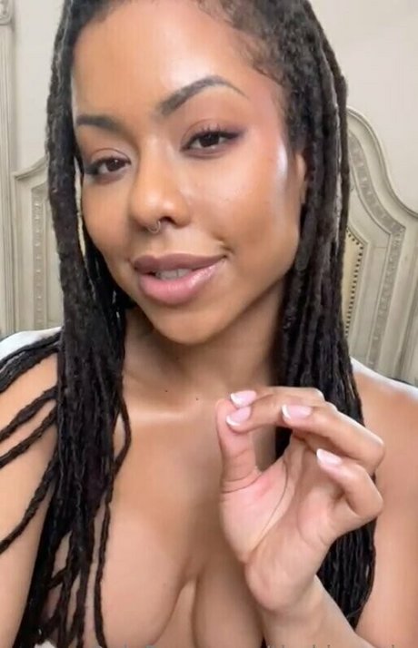 PawgトランスOnlyFans ホットセックス ギャラリー