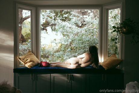 Erin Gilfoy 裸のポルノスター ギャラリー