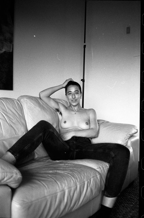 姉妹のOnlyFans ホットヌード 画像