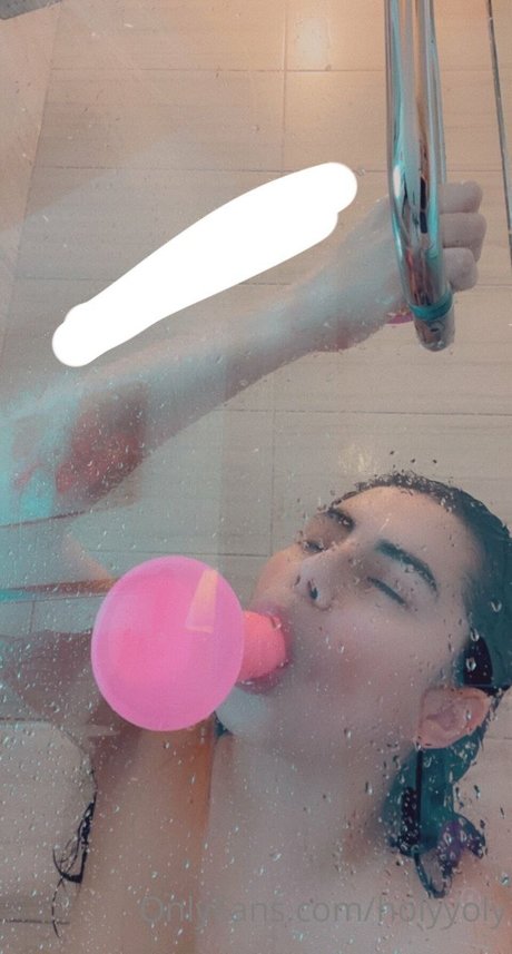 Holyyoly ポルノ女優 写真