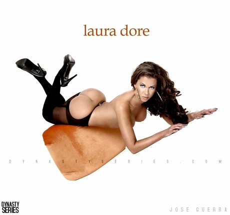 Laura Dore ポルノモデル 画像