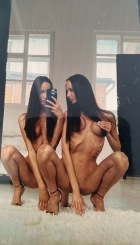 Adelalinka Twins モデル 写真