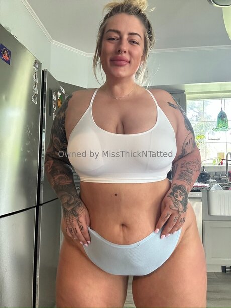 Miss Thick N Tatted 無料のスター 写真