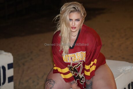 Miss Thick N Tatted ポルノスター 美しい 写真