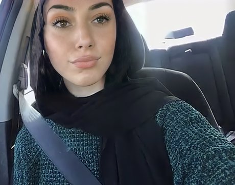 スターティーンオンリーファンズ 美しい裸 ギャラリー