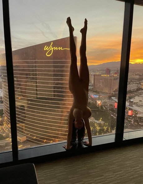 黒檀の白いチンポOnlyFans アートポルノ 画像