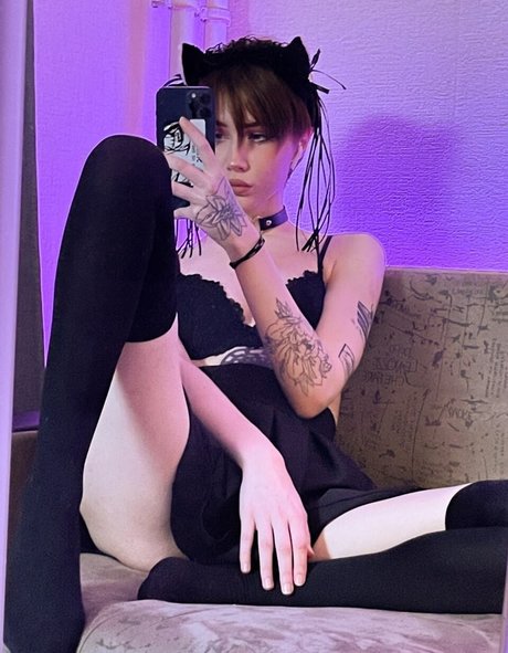 アジア人のタトゥー OnlyFans ヌード 写真