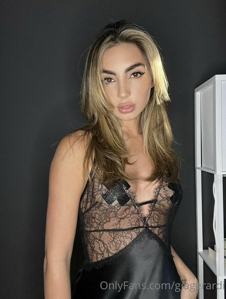 Giagerardi ポルノスター セクシー ギャラリー