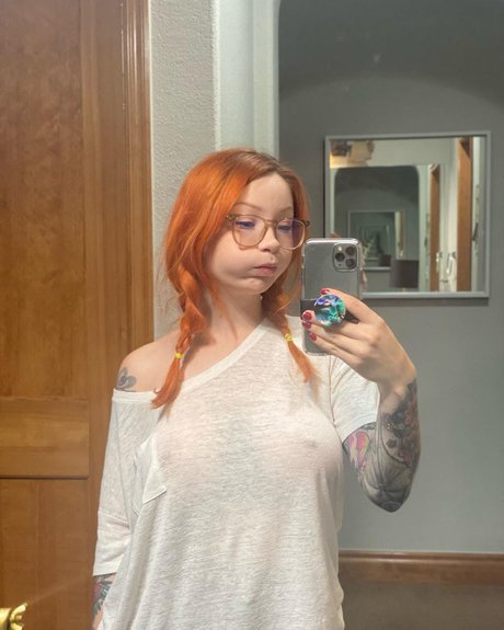 大きな黒い猫OnlyFans アート裸 ギャラリー