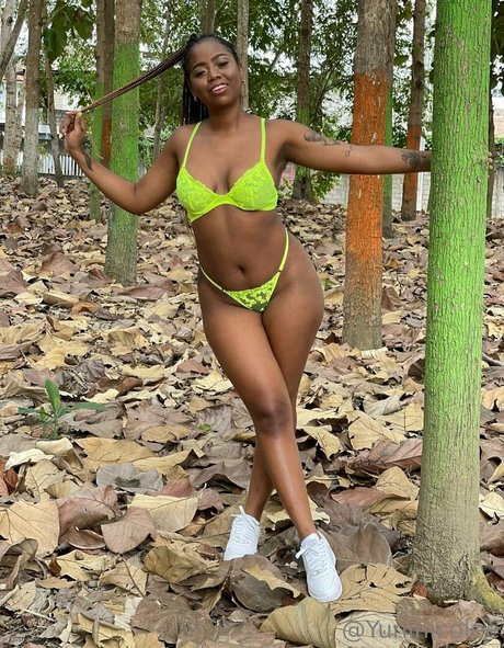 Yuni Nicolee 可愛いモデル 写真