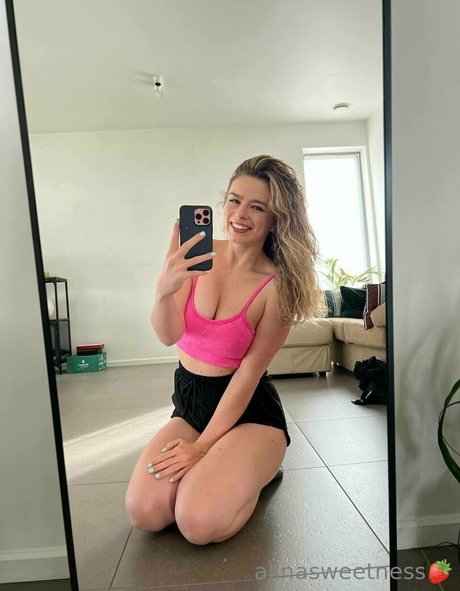 かわいい赤毛のOnlyFans アート裸 写真