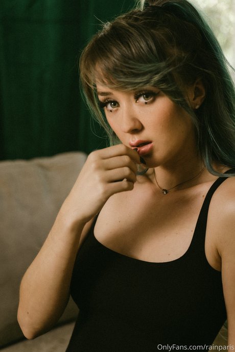 Rain Paris セクシーなスター 写真