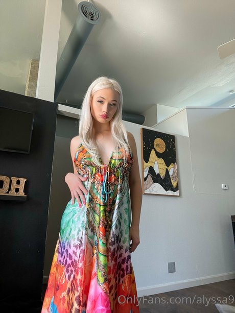 Alyssa Devyn トップモデル 写真