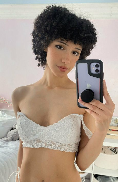 コメディアンのOnlyFans セクシー裸 画像