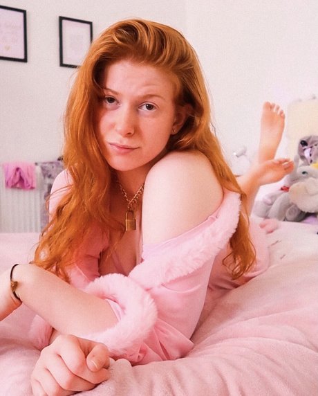 Imogen Lucie 最高のスター ギャラリー