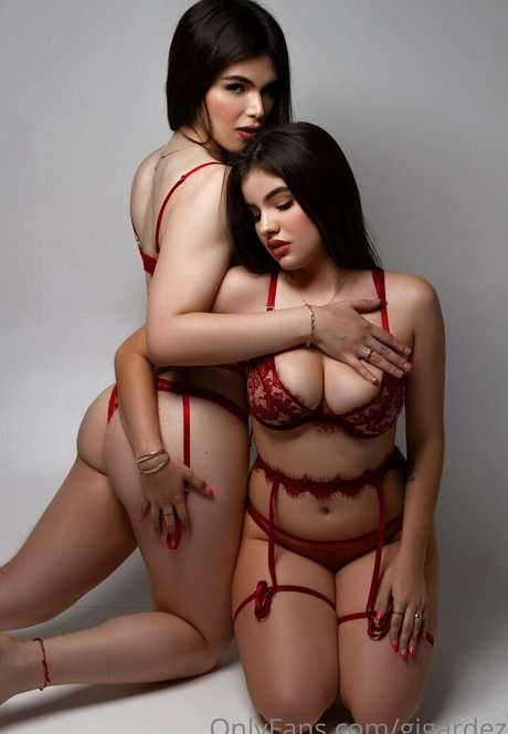 Gabygardez ホットなモデル 写真