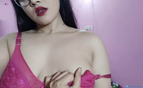 YogawithTaz ヌード女優 写真