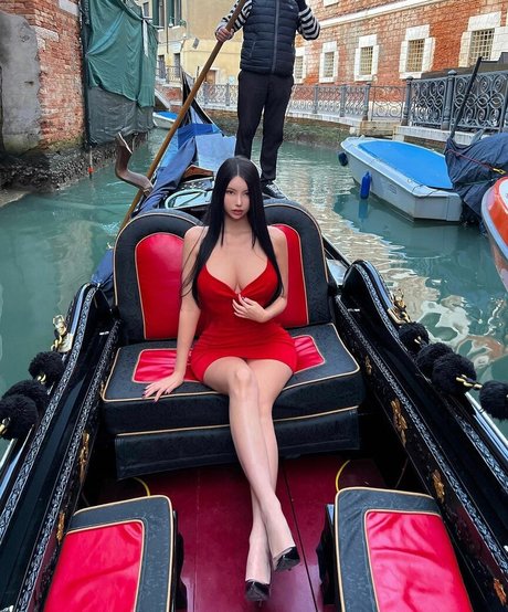 Baek Si Young 独占モデル 写真