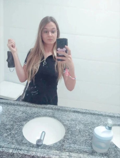 Ana Karolina Eisen かわいいポルノスター 写真