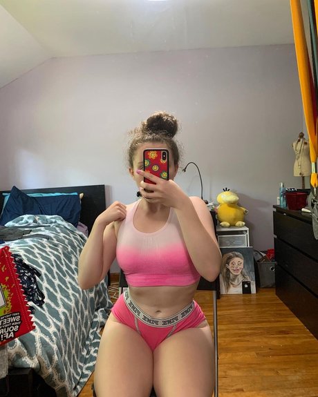 Alyssa Cleversey ポルノモデル 写真