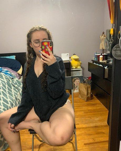 Alyssa Cleversey ホットスター 写真