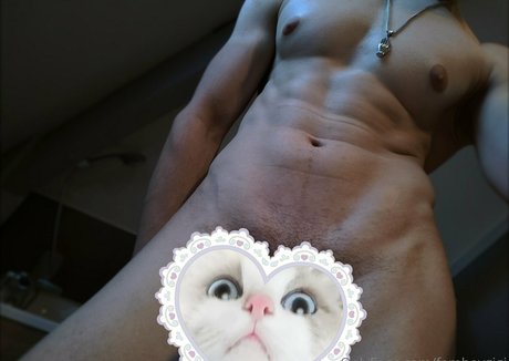 femboygigi エロティックなモデル 写真