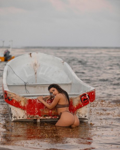 Jesenia Echeverria セクシーなスター 写真