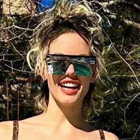 巨乳 パイズリ OnlyFans セクシーヌード ギャラリー