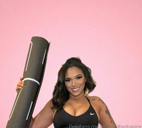 shapedbyshanice 無料モデル 写真