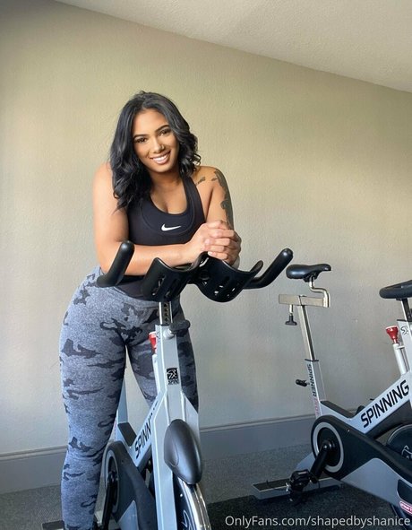 shapedbyshanice ヌードのポルノスター 画像