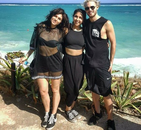 Krewella アートスター 写真