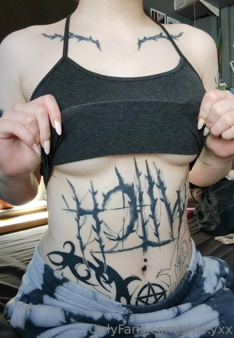 小柄なBBC OnlyFans アダルト 写真