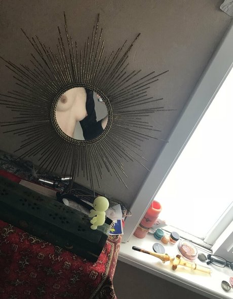 ninaxxxxnn エロティックなモデル 写真