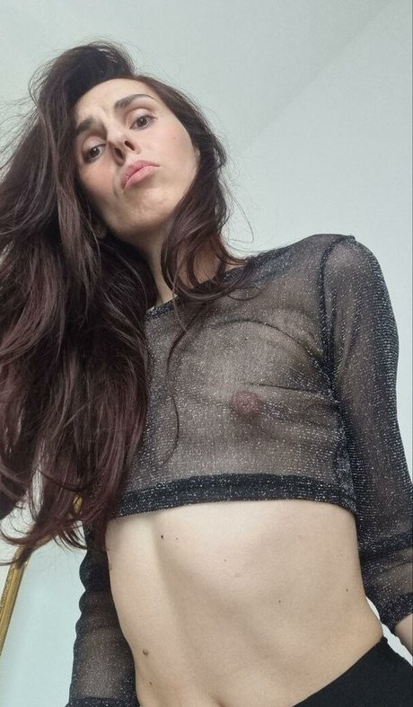 Bambi Hou スター ヌード 写真